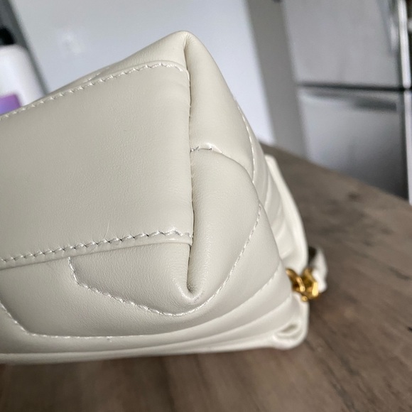 YSL Toy LouLou in Crema Soft - Picture 2 of 8